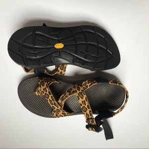 Chacos 8 leopard print Vibram bottoms z/2 yampa